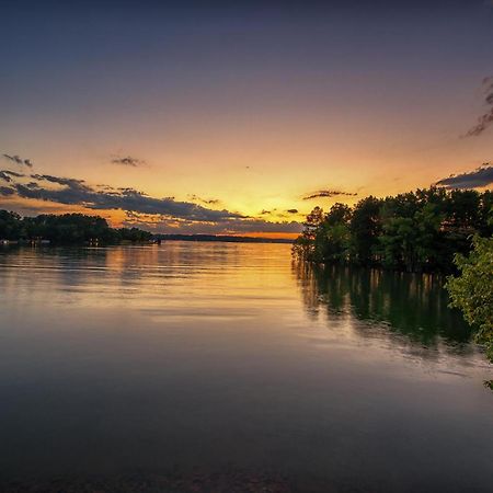 Lake Norman Hideaway Муурсвил Екстериор снимка